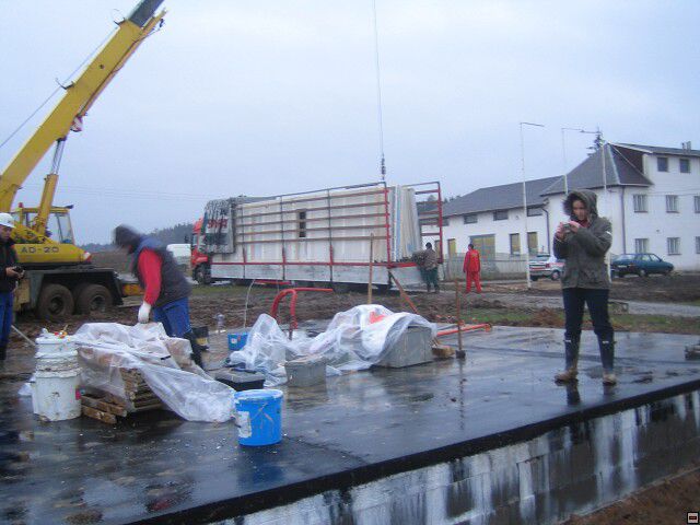 Stavba naeho instantnho domu. Leden 2006