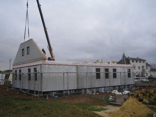 Stavba naeho instantnho domu. Leden 2006